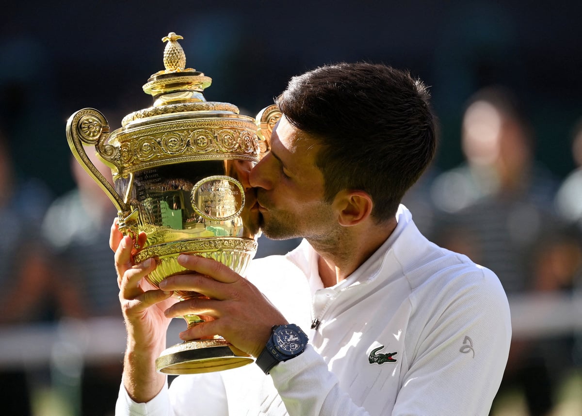 Znovu až na vrchol. Novak Djokovič obhájil ve Wimbledonu a získal už 21