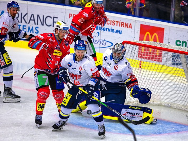 Budějovičtí hokejisté se pokusí obrat Pardubice o první body v sezoně